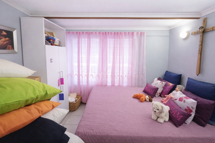 5 Bedroom Property for Sale in Bothasig Western Cape